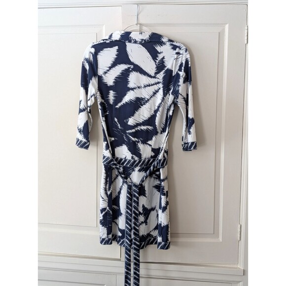 BCBG MAXAZRIA S blue cream palm leaf print belted drop waist dress size small - Picture 4 of 8